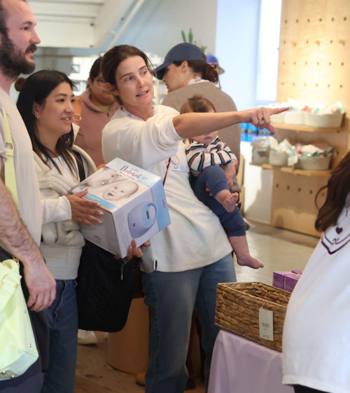 Cobie Smulders Helps LA Fire Relief Donations in Los Angeles, January 2025 4