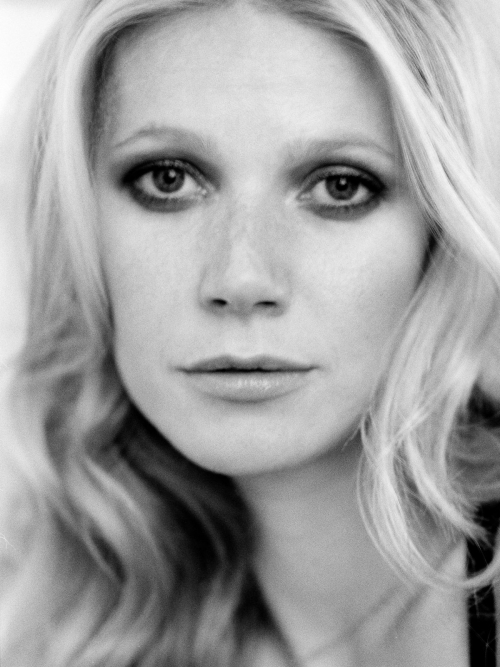 Gwyneth Paltrow at Photoshoot, January 2004 14