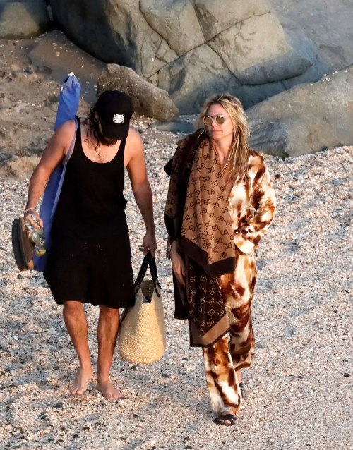 Heidi Klum Enjoying Caribbean Sun with Tom Kaulitz, January 2025 1