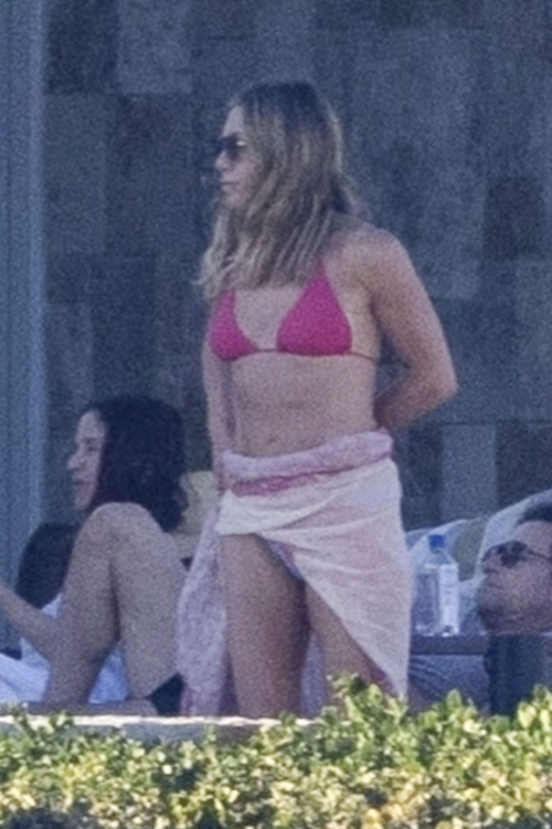 Jennifer Aniston in Cabo, January 2025 9