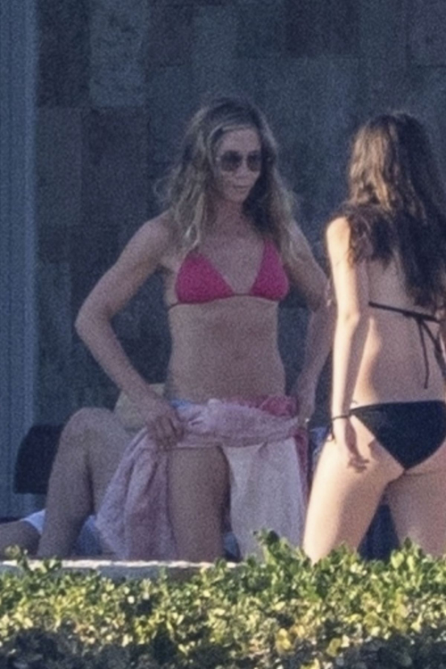 Jennifer Aniston in Cabo, January 2025 2