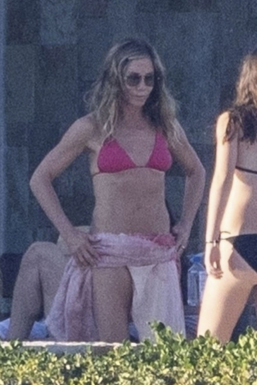 Jennifer Aniston in Cabo, January 2025 4