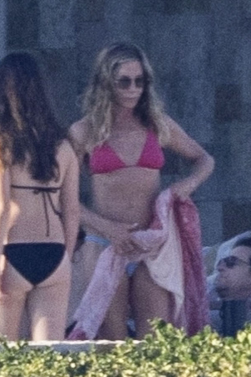 Jennifer Aniston in Cabo, January 2025 5