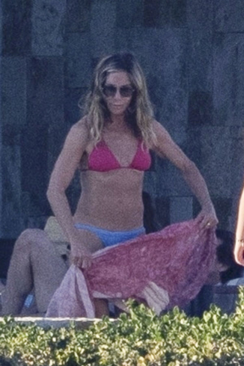 Jennifer Aniston in Cabo, January 2025 8