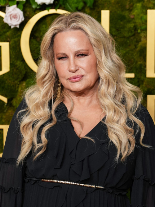 Jennifer Coolidge Sizzles in Stunning Gown at Golden Globes, January 2025 3