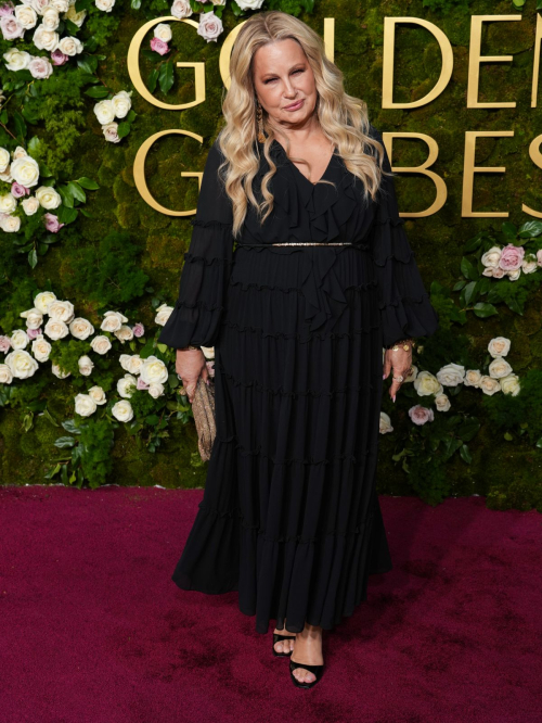 Jennifer Coolidge Sizzles in Stunning Gown at Golden Globes, January 2025 5