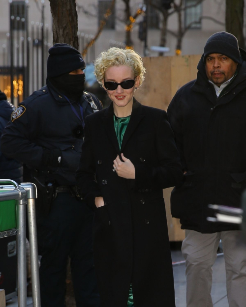 Julia Garner Arrives at Live with Kelly and Mark, January 2025 1