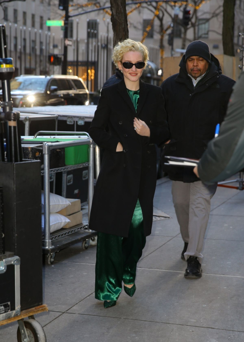 Julia Garner Arrives at Live with Kelly and Mark, January 2025 2