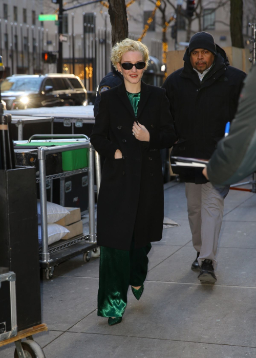 Julia Garner Arrives at Live with Kelly and Mark, January 2025 3