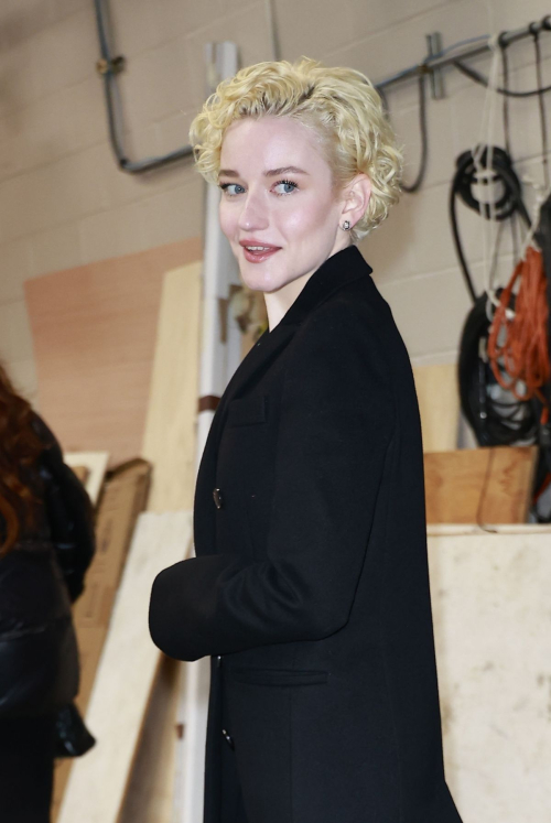 Julia Garner Arrives at Live with Kelly and Mark, January 2025 6