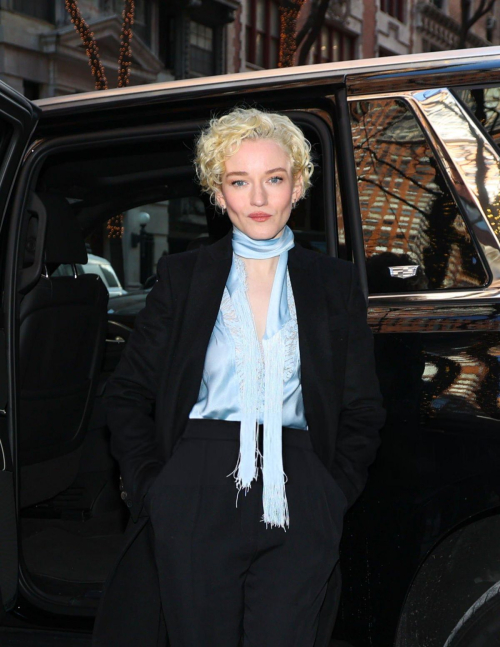 Julia Garner Dazzles on Arrival at Today Show, January 2025 1