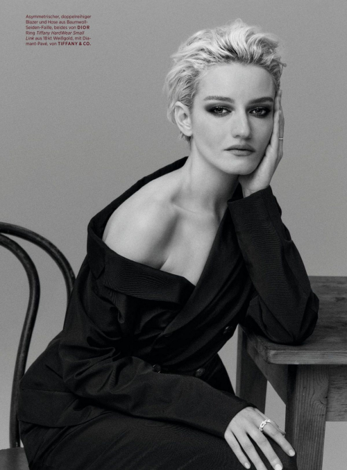 Julia Garner Wows in Harper