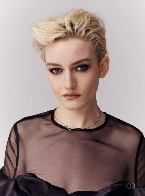 Julia Garner Wows in Harper