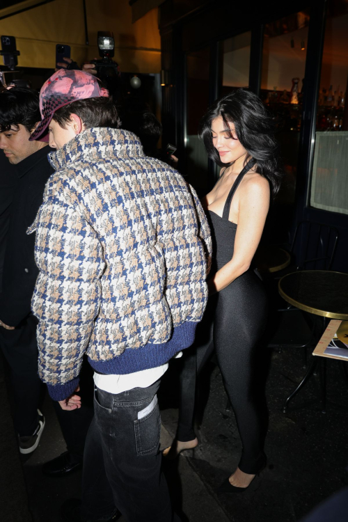 Kylie Jenner and Timothee Chalamet Out for Dinner in Paris, January 2025 3