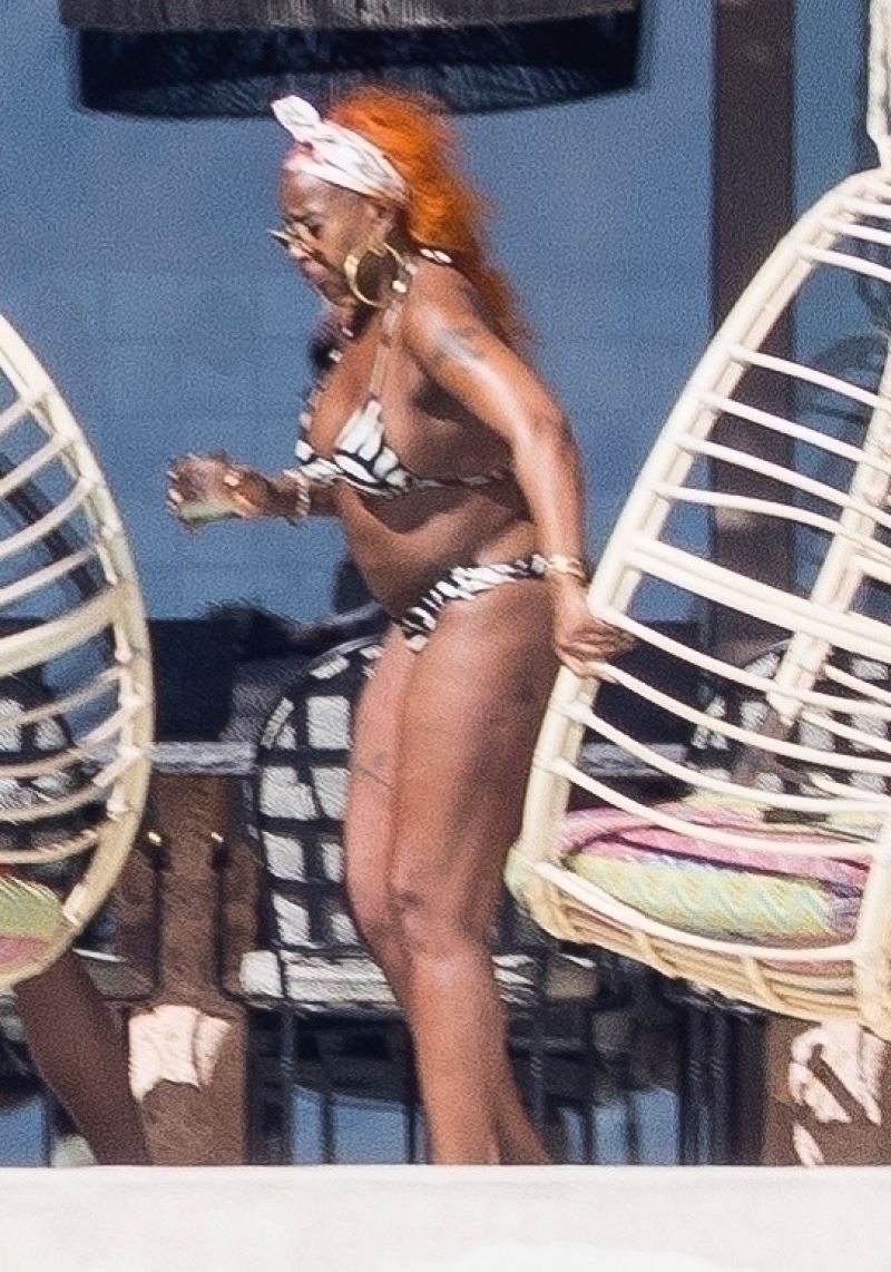 Mary J. Blige in Bikini Relaxes in Cabo, January 2025