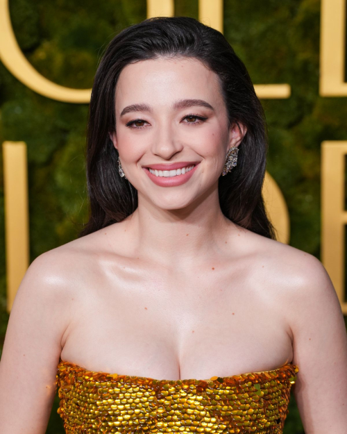 Mikey Madison Wows in Gold at the Golden Globes, January 2025 5