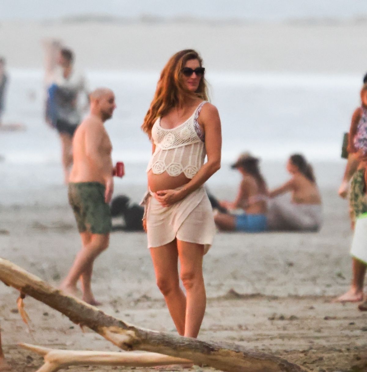 Pregnant Gisele Bundchen in Costa Rica, December 2024