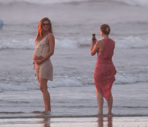 Pregnant Gisele Bundchen in Costa Rica, December 2024 5