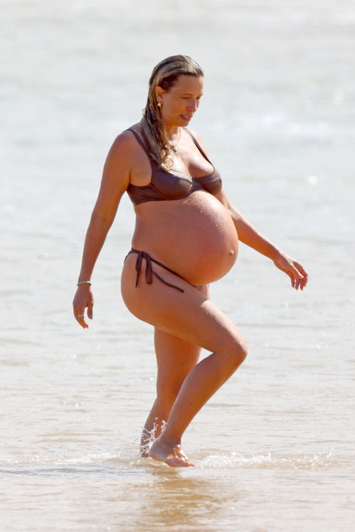 Pregnant Renee Bargh in Bikini at Avalon Beach, January 2025 1