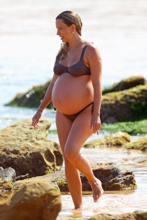 Pregnant Renee Bargh in Bikini at Avalon Beach, January 2025 5