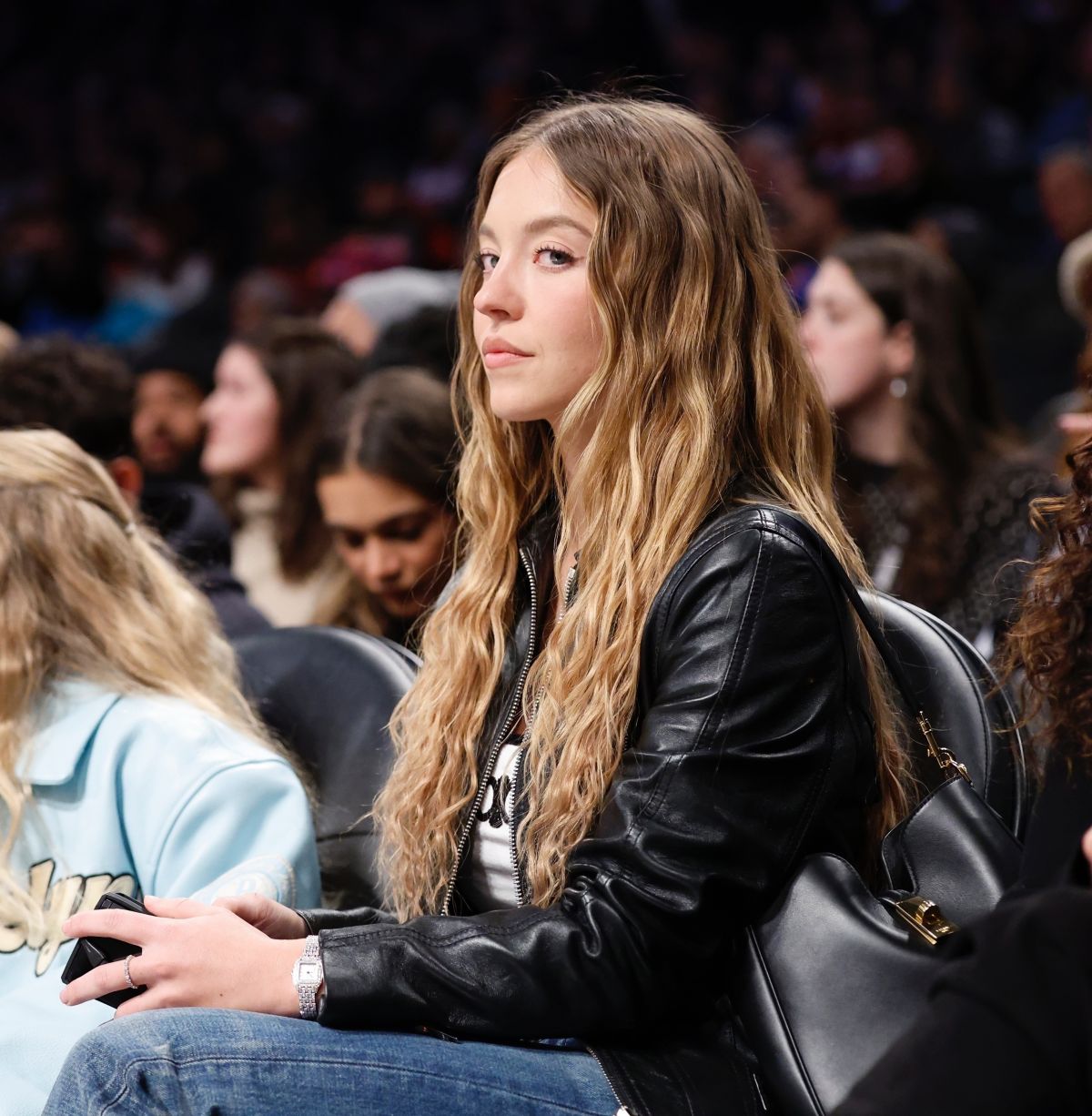 Sydney Sweeney Steals Spotlight at Knicks vs. Nets Game, January 2025