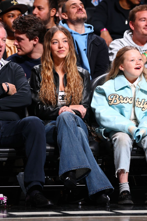 Sydney Sweeney Steals Spotlight at Knicks vs. Nets Game, January 2025 3