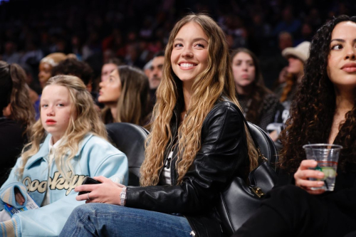 Sydney Sweeney Steals Spotlight at Knicks vs. Nets Game, January 2025 4