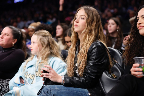 Sydney Sweeney Steals Spotlight at Knicks vs. Nets Game, January 2025 5