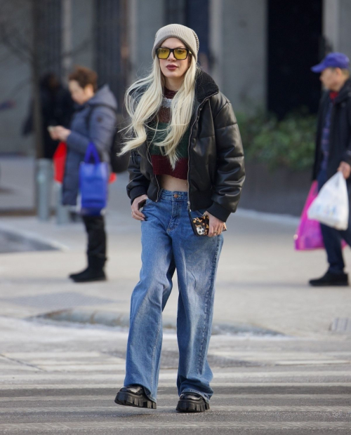 Tori Spelling Enjoys Shopping Day in New York City, January 2025 3