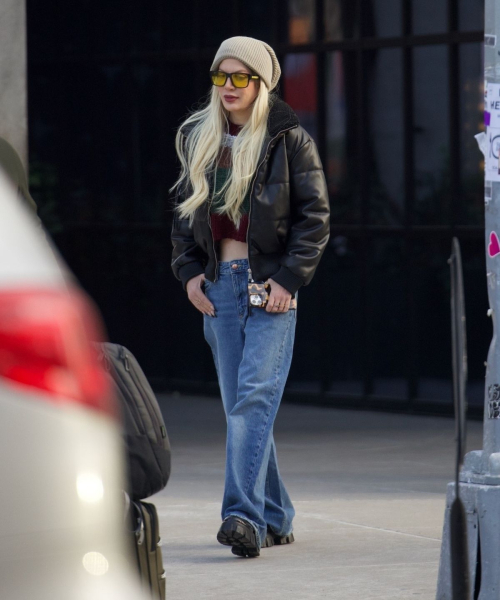 Tori Spelling Enjoys Shopping Day in New York City, January 2025 5