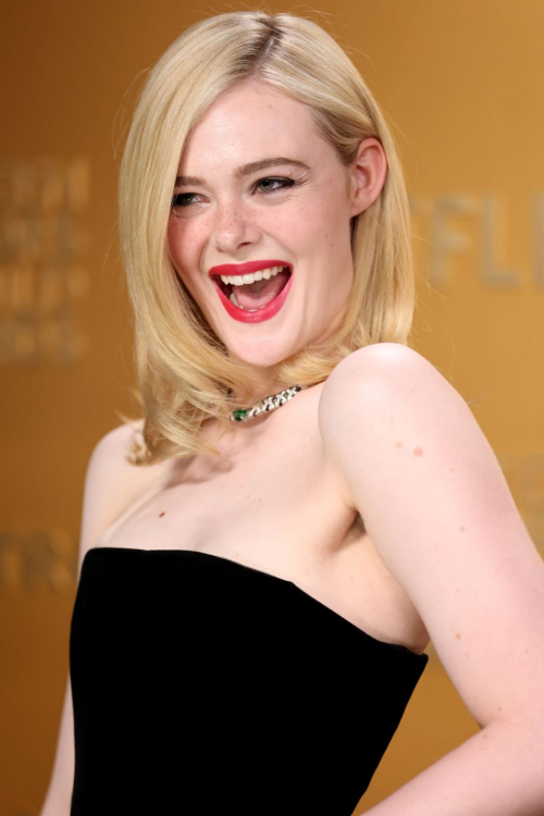 Elle Fanning at SAG Awards in Los Angeles, Feb 2025 4