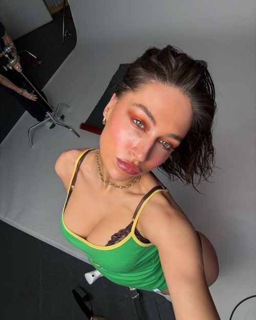 Elsie Hewitt for Urban Outfitters Campaign, February 2025 2