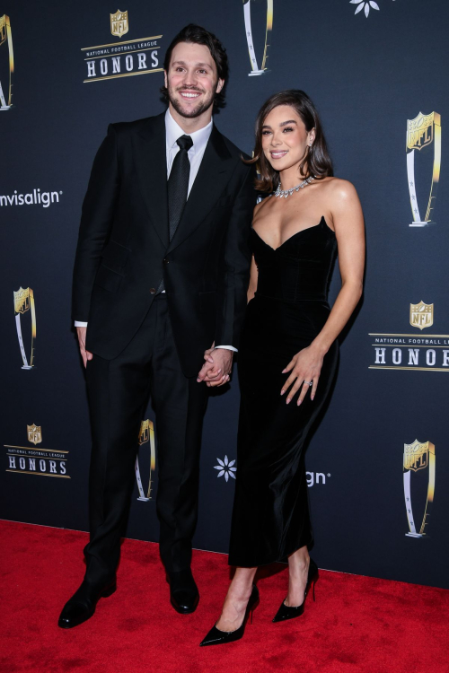 Hailee Steinfeld at NFL Honors, February 2025 5