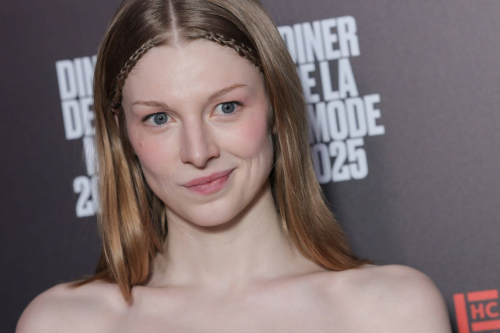 Hunter Schafer at 22nd Fashion Dinner for a Cause, January 2025 5