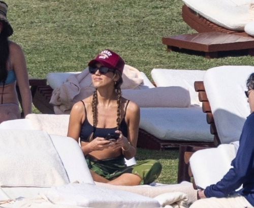 Jessica Alba in Bikini on Vacation in Los Cabos, Feb 2025 1