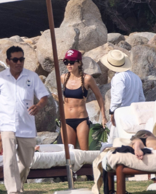 Jessica Alba in Bikini on Vacation in Los Cabos, Feb 2025 2