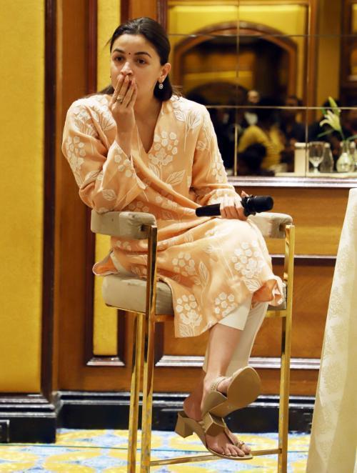 Alia Bhatt Celebrates Her Birthday with Media in Mumbai, March 2025 5