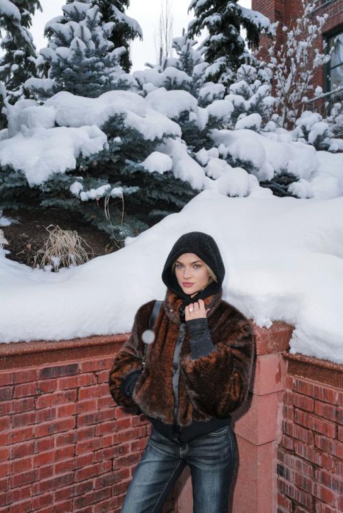 Emilia Silberg at The Snow Lodge x Revolve Apres Ski, February 2025 3