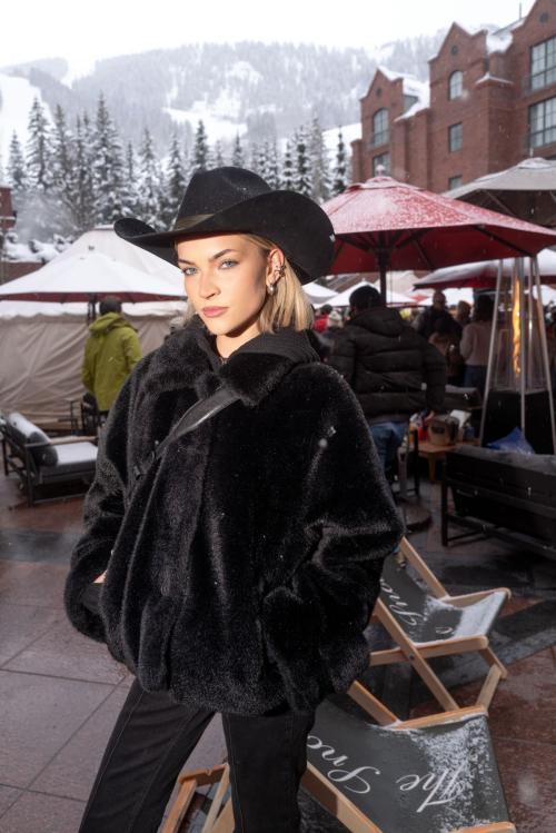 Emilia Silberg at The Snow Lodge x Revolve Apres Ski, February 2025 3