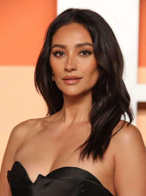 Shay Mitchell at Vanity Fair Oscar Party, Beverly Hills, March 2025 6