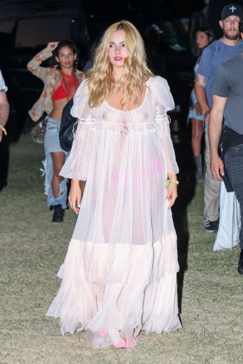 Addison Rae Out at Coachella Weekend 1 Final Night, April 2025 2