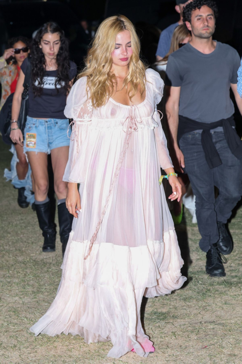 Addison Rae Out at Coachella Weekend 1 Final Night, April 2025 4