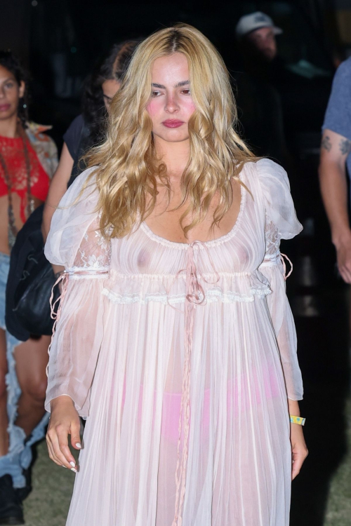 Addison Rae Out at Coachella Weekend 1 Final Night, April 2025 6