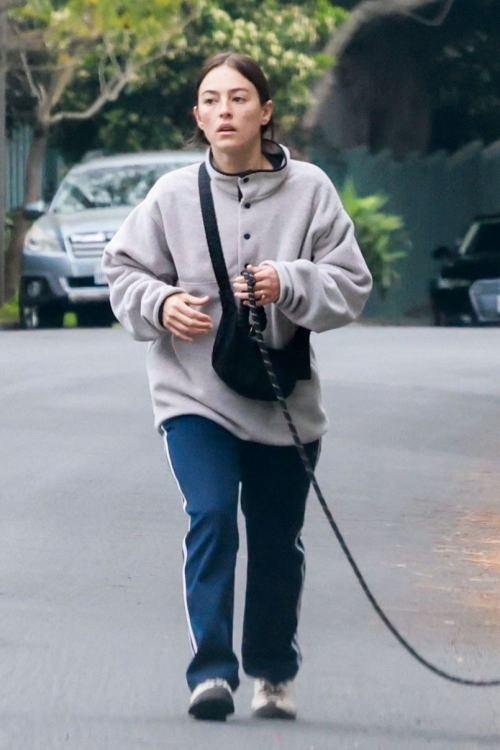 Ana Corrigan Out with Dog in Los Feliz, April 2025 6
