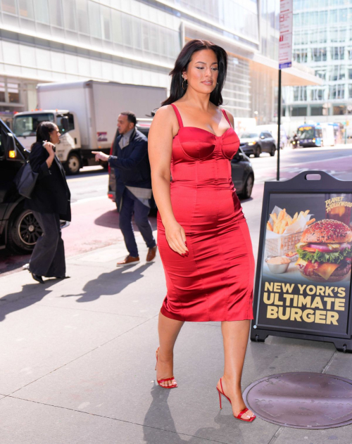 Ashley Graham Arrives at Planet Hollywood in New York, April 2025 5