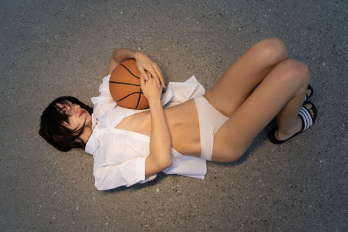 Chessa Subbiondo for Office Magazine, November 2023 9