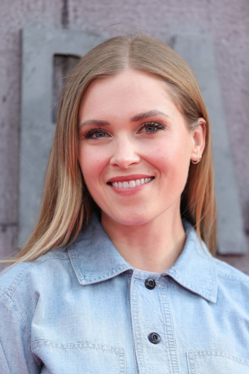 Eliza Taylor at Handmaid’s Tale Premiere, April 2025 2