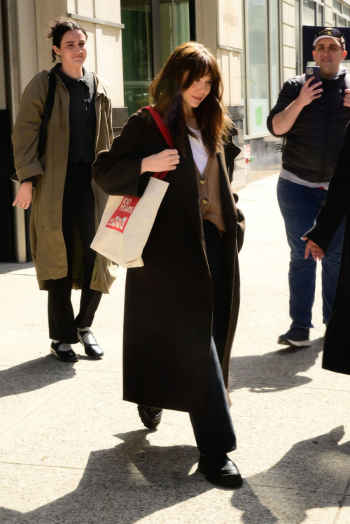 Elizabeth Olsen Leaves WNYC Radio in New York City, March 2025 4