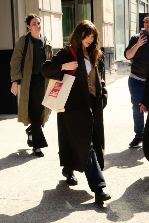 Elizabeth Olsen Leaves WNYC Radio in New York City, March 2025 5