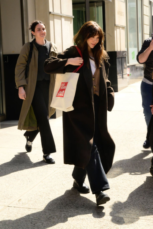 Elizabeth Olsen Leaves WNYC Radio in New York City, March 2025 6
